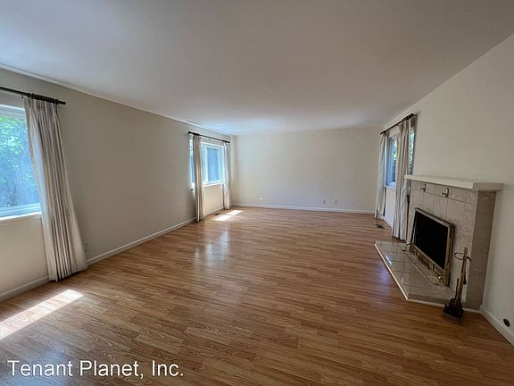 2nd image of 465 Chiquita Ave APT 4