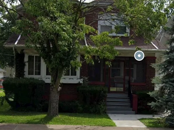 605 Melrose Ct, Clinton, IA 52732