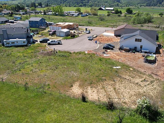 4th image of 136 Stewart Ct #10
