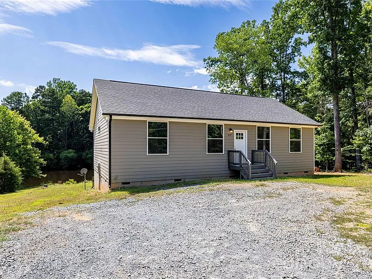 429 Creswell Rd — Photo 3