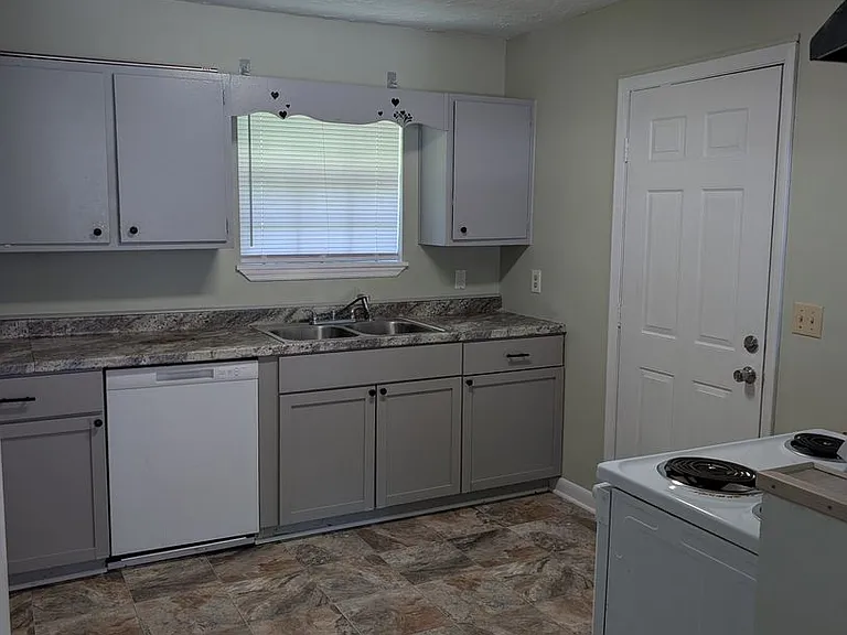 2304 Hartsfield Ct #B — Photo 7