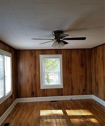 5th image of 217 Florence St