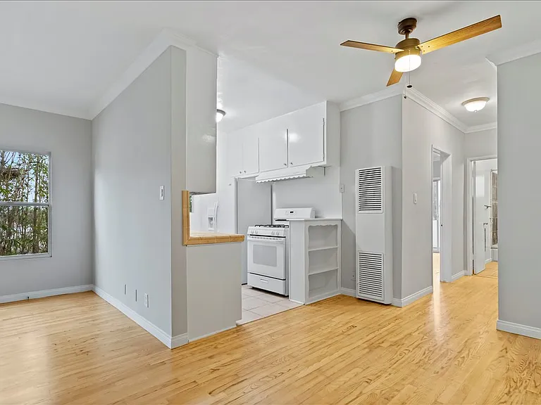 1051 S Cochran Ave #7 — Photo 6