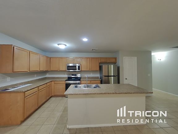 4th image of 3620 S 71st Dr