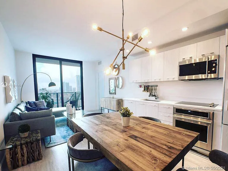 45 SW 9th St #3309 — Photo 1