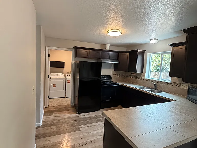 1426 NE Thomas Ct — Photo 8