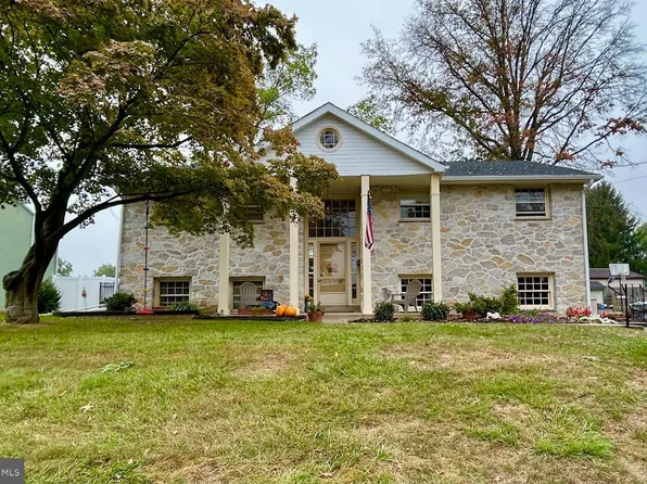 385 Acorn Dr, Warminster, PA 18974