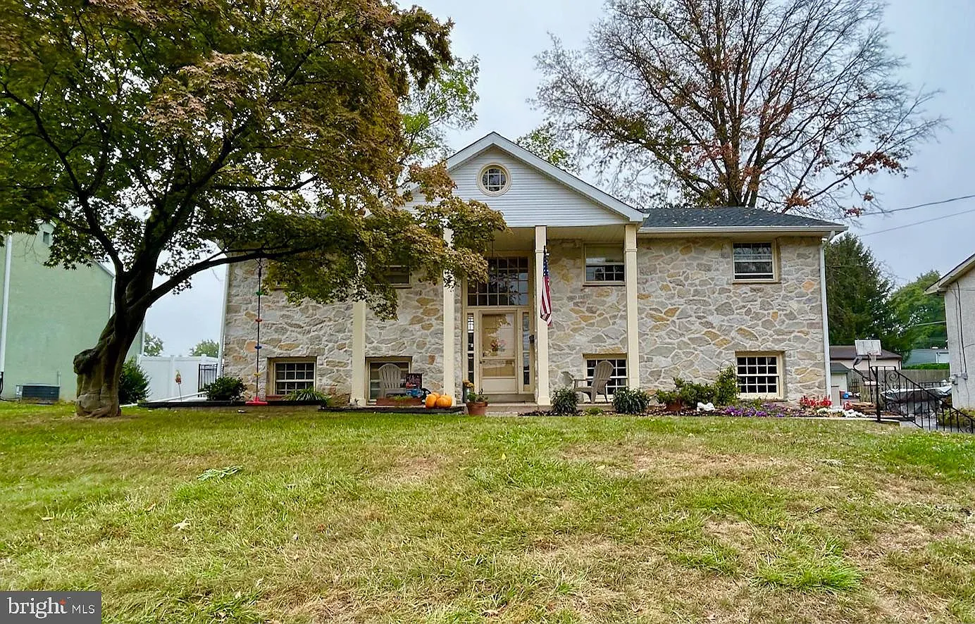 385 Acorn Dr photo 1