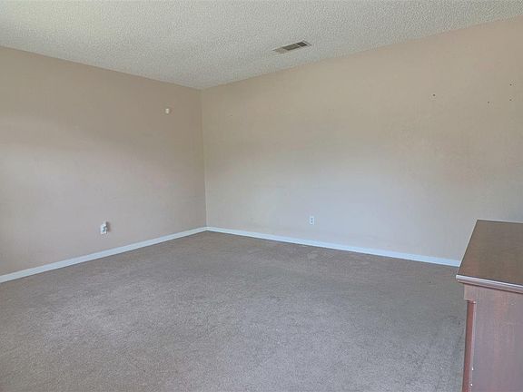 4th image of 7862 Lenora St