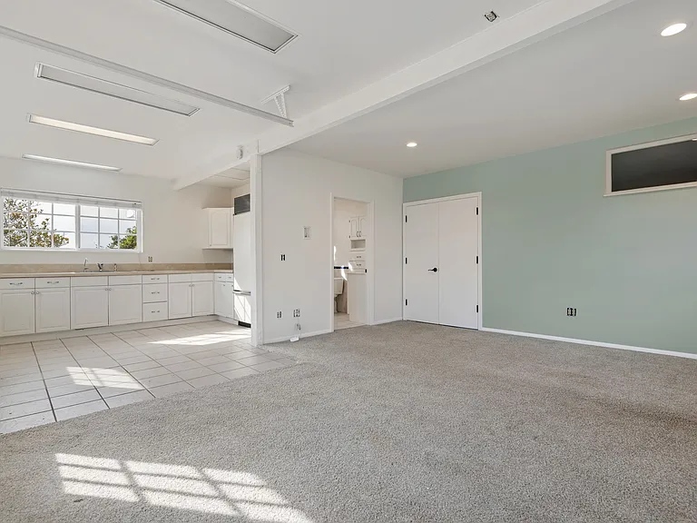 Detached Bonus Room with Kitchenette