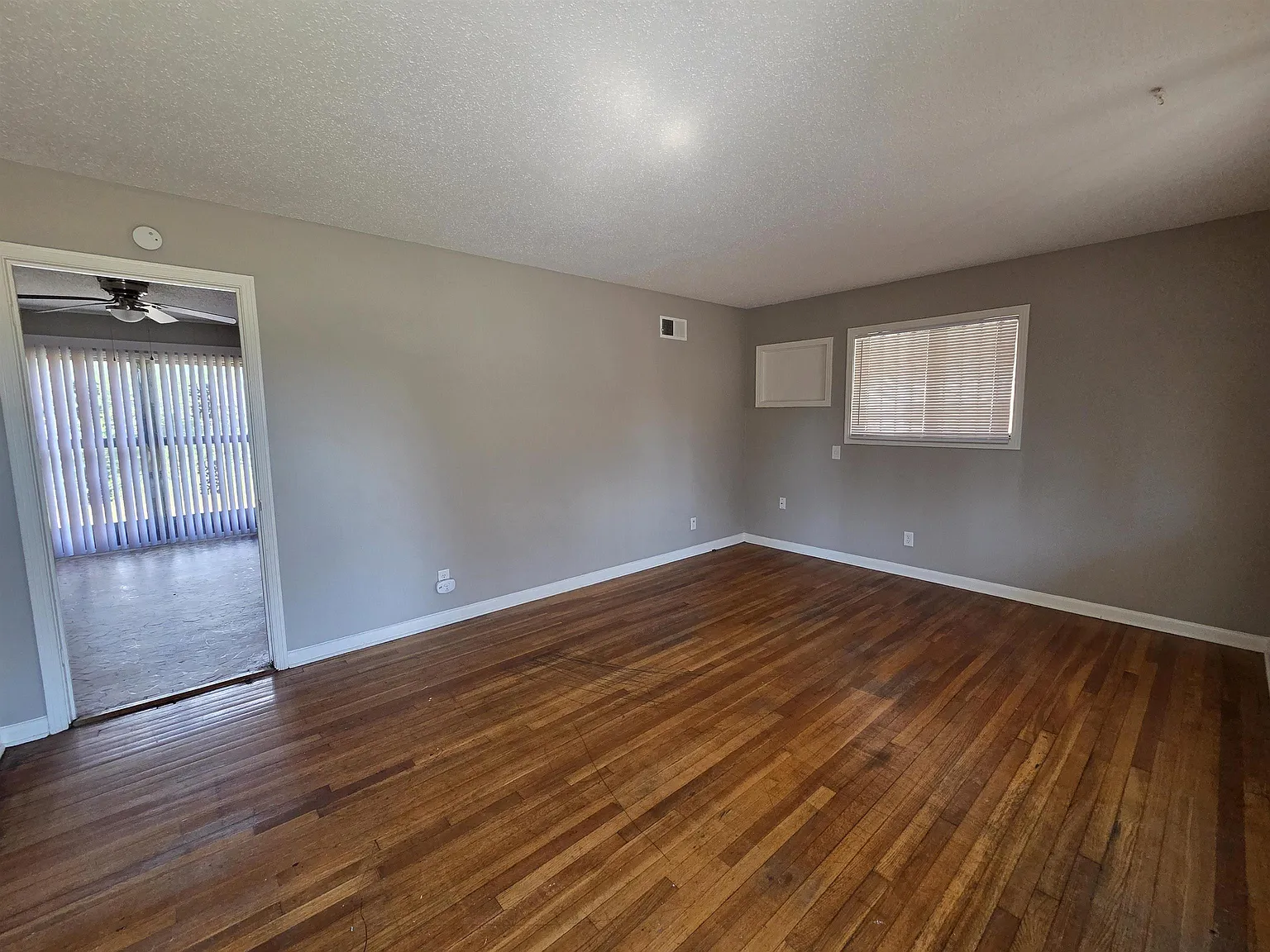 3 bed, 1.5 bath, 1118 sqft, $1,150 — Photo 4