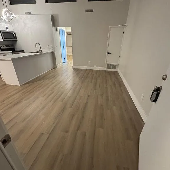 571 Campbell St — Photo 9