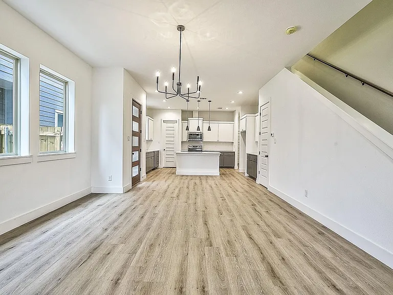 1632 Davis Ave — Photo 6