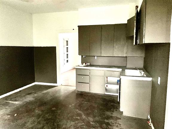 2nd image of 121 NW 2nd St