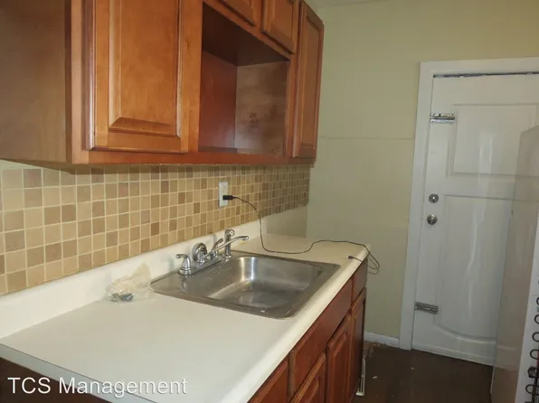 2004 Margaret St, Philadelphia, PA 19124