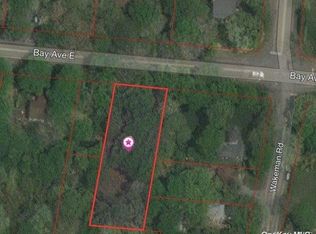 116 Bay Ave E, Hampton Bays, NY 11946