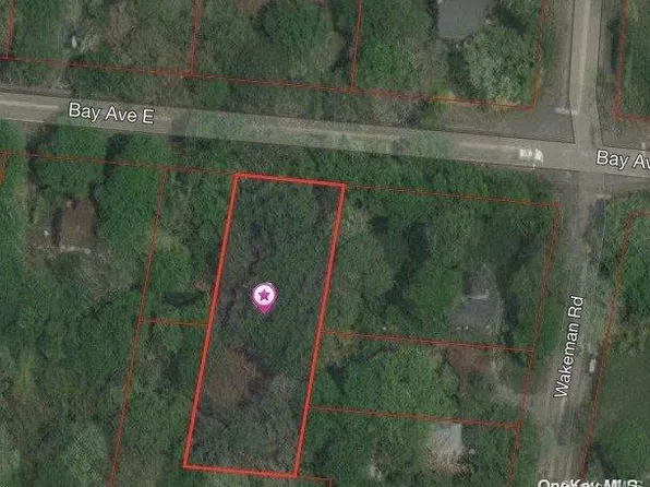 116 Bay Ave E, Hampton Bays, NY 11946