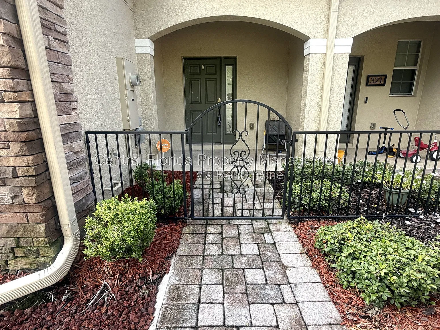 3 bed, 2.5 bath, 1973 sqft, $2,799 — Photo 2