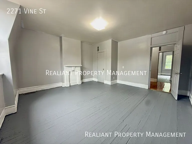 2271 Vine St — Photo 22