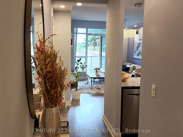 135 Village Green Sq #525 — Photo 29