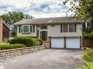 36 Maplewood Rd, Huntington Station, NY 11746