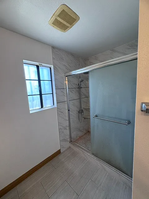 5 bed, 2107 sqft, $4,500 — Photo 2