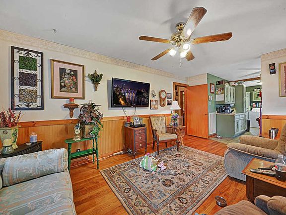 3rd image of 2211 McClung Ave