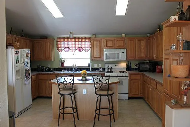 325 True Ave #A — Photo 5
