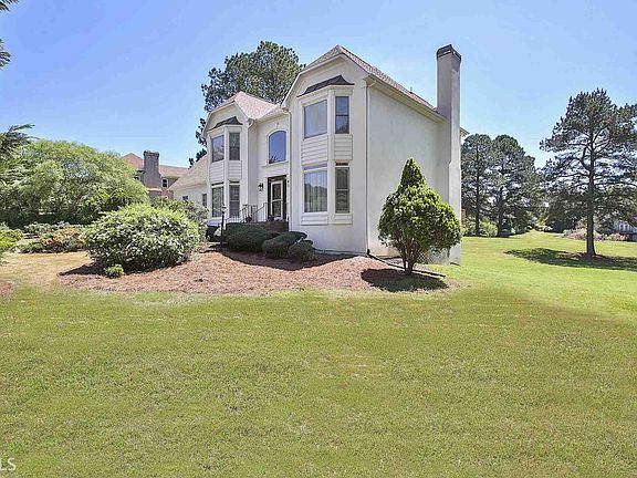 5th image of 160 Cherokee Rose Ln