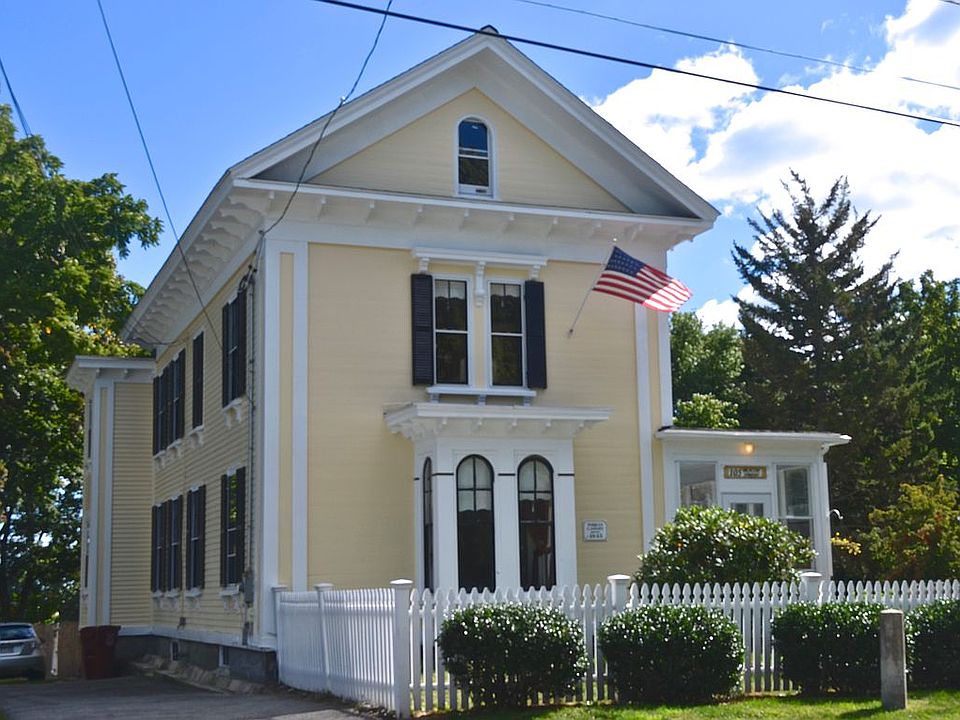 2nd image of 105 Beacon St