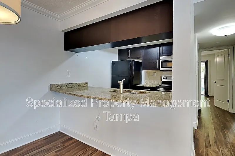 2 bed, 1.0 bath, 857 sqft, $1,875 — Photo 4