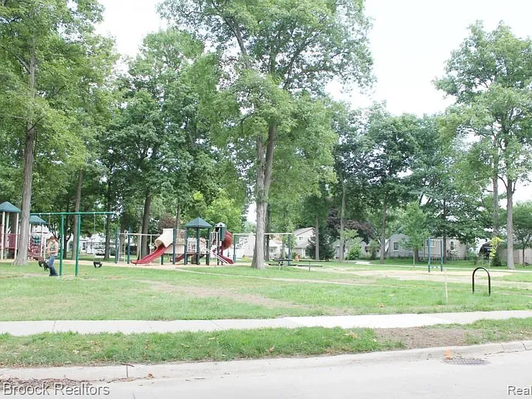4024 W Webster Rd — Photo 31