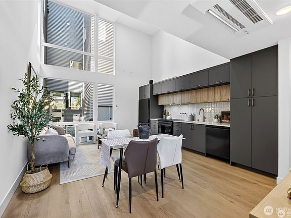 3rd image of 6318 41st Avenue SW #B