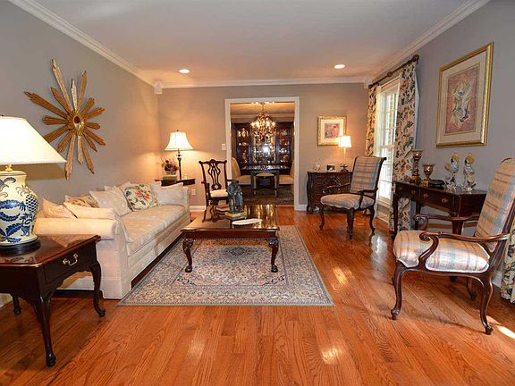 4th image of 3399 Pineridge Dr