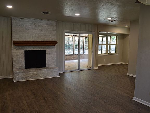 Living/Den, Breakfast  Area