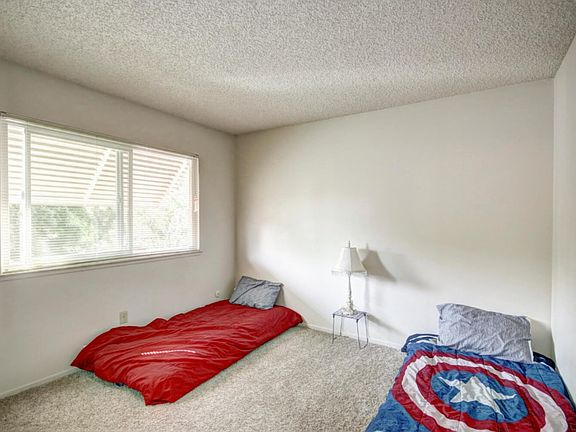 3rd image of 904 Dornajo Way