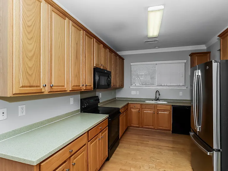 6110 Colonial Garden Dr — Photo 8