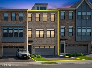 23 Valiant Ct, Middletown, NJ 07748