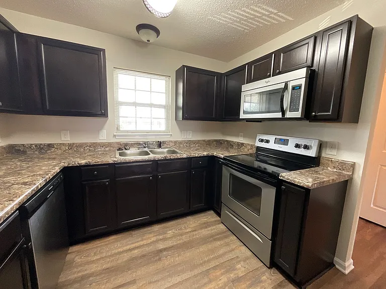 Meridian Park Apartments — Photo 231