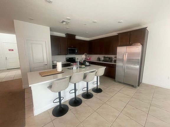 3rd image of 1442 Ascot Ln