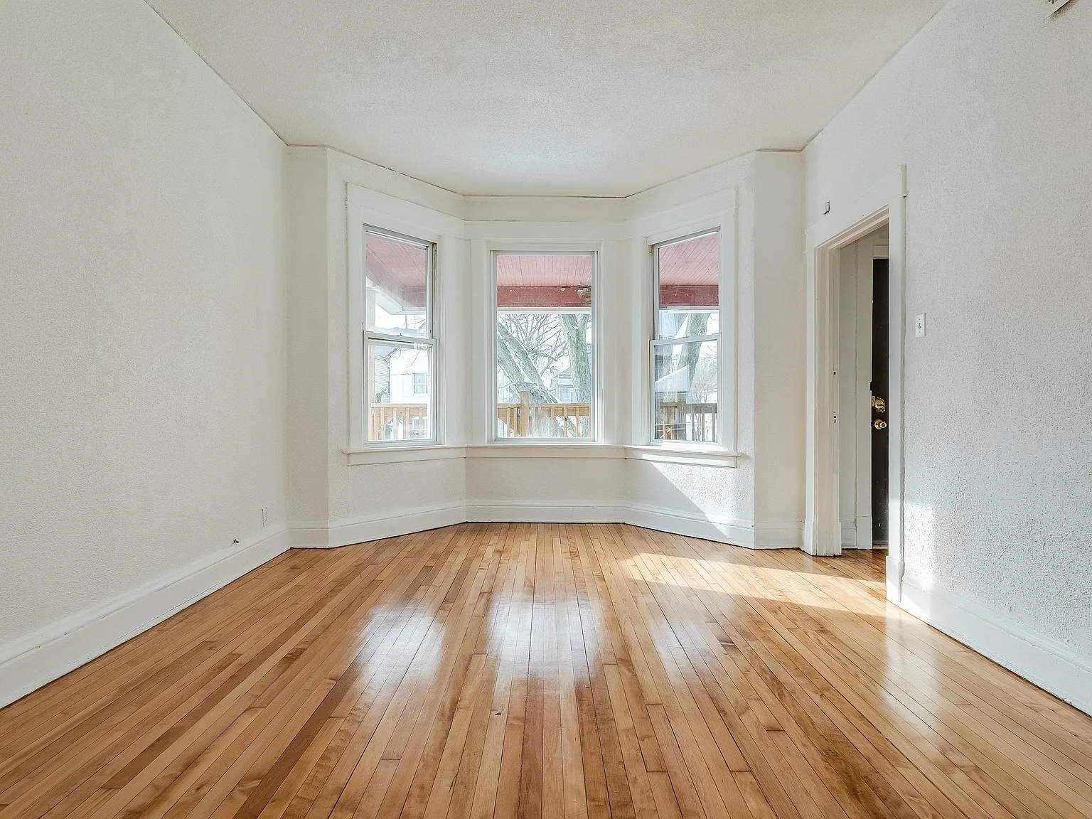 3 bed, $1,650 — Photo 4