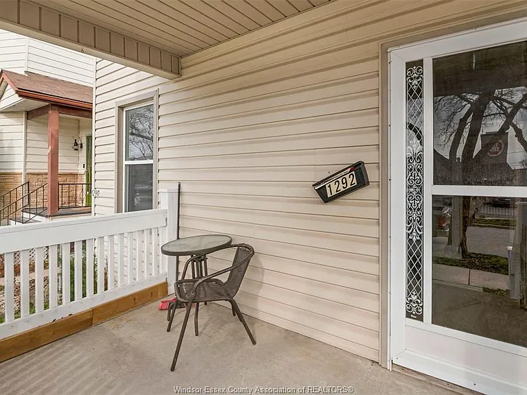 1292 Chilver Rd — Photo 3