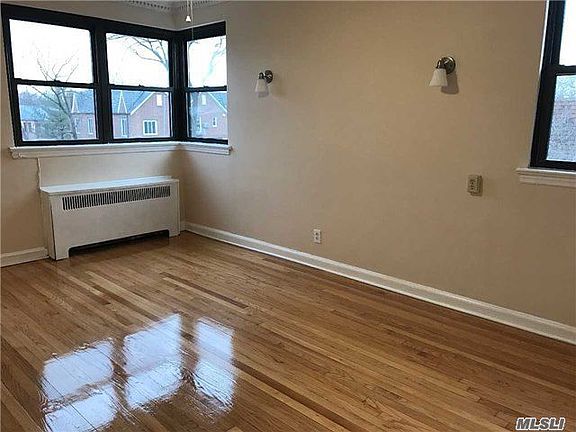 4th image of 7244 Yellowstone Blvd #2