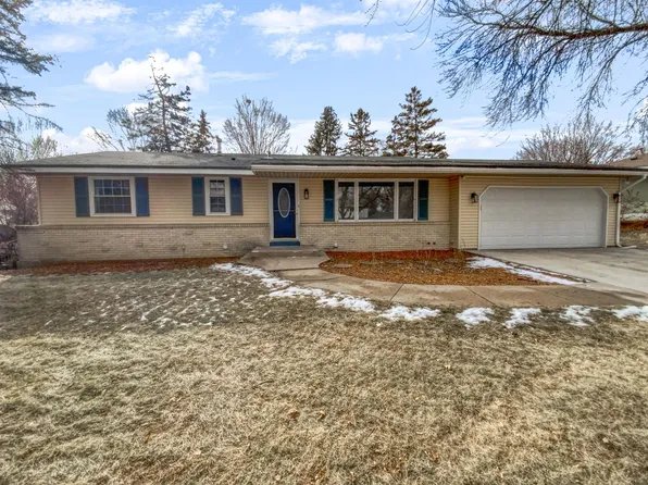 2401 River Hills Dr, Burnsville, MN 55337