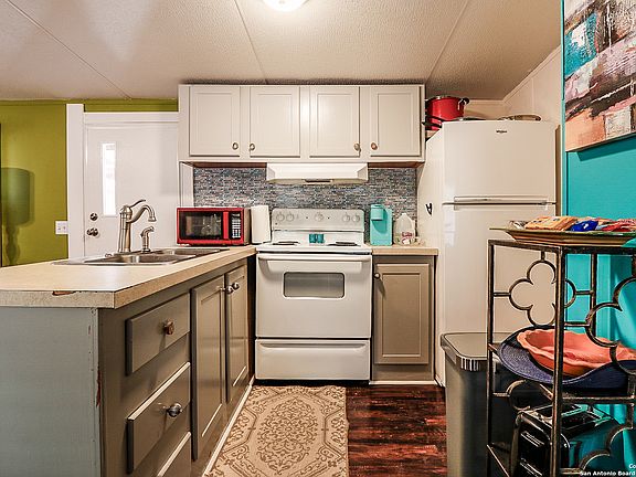 5th image of 344 FAIRWAY CIR