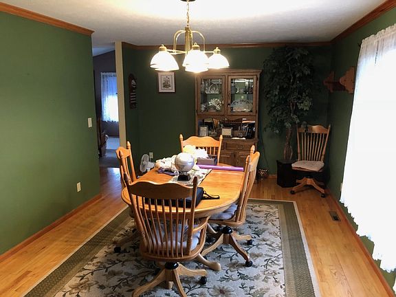 3rd image of 715 Logan Dr