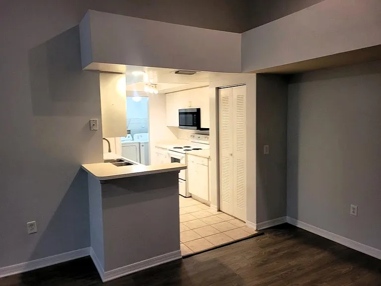 4197 N Haverhill Rd #212 — Photo 8