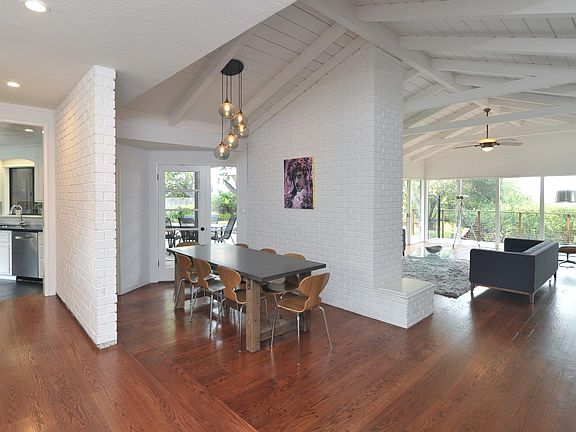 4th image of 17110 Crescent Dr