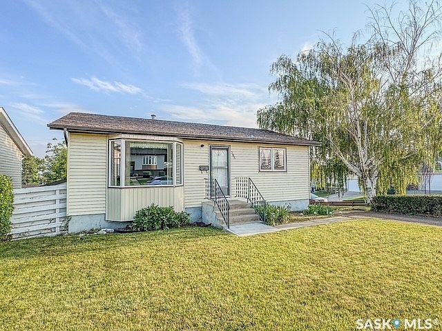 1st image of 385 Aspen Drive