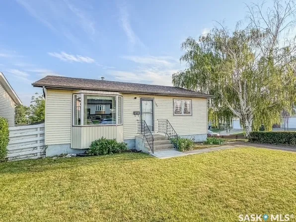 385 Aspen Drive, Swift Current, SK S9H 3Z8